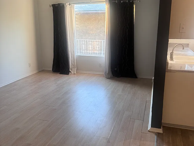 713 N Market St #5 — Photo 8