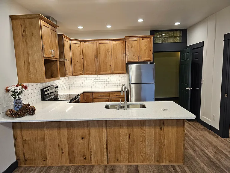 211 Elm St — Photo 11