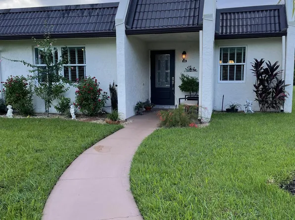 206 Lake Susan Lane, West Palm Beach, FL 33411