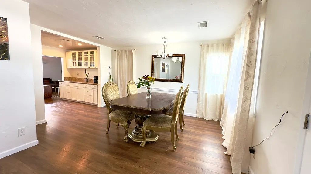3 bed, 2.0 bath, $5,825 — Photo 4