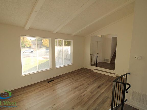 2nd image of 337 Avenida Arboles