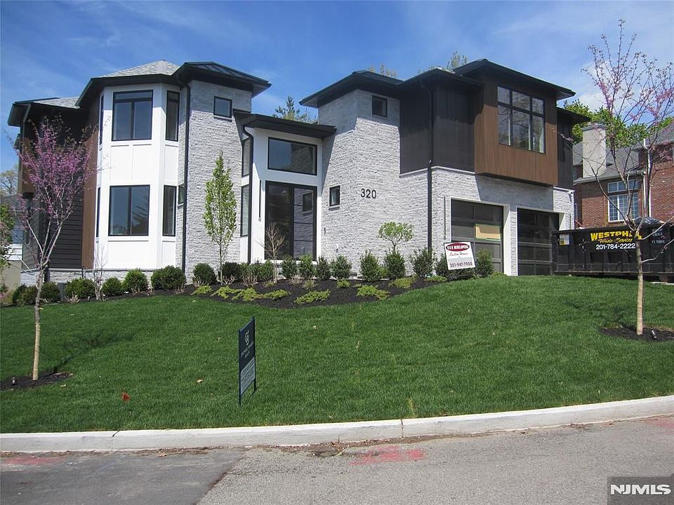 2nd image of 320 Bolz St