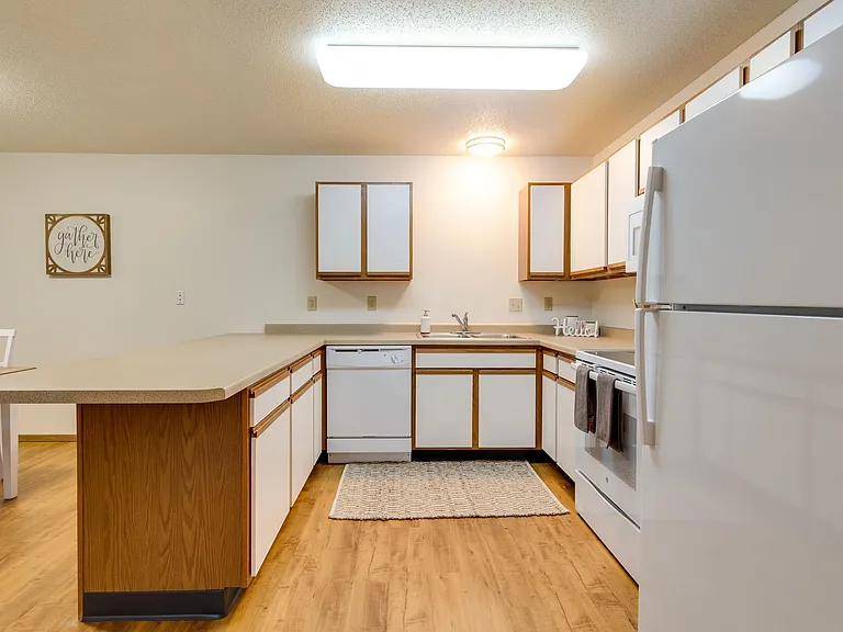 Dakota E & W Apartments — Photo 8