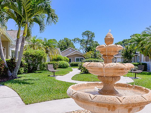 3rd image of 610 NW San Remo Cir