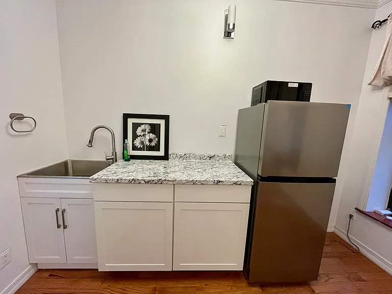 1077 Dean St #2R — Photo 4