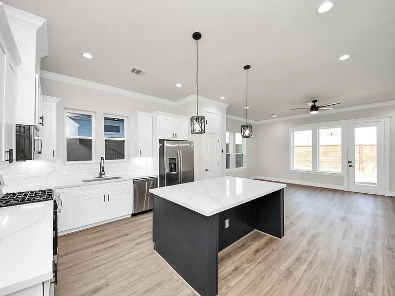 3829B Mainer St — Photo 8