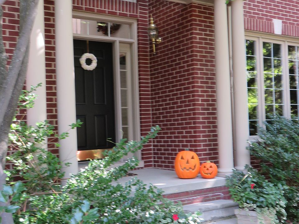 1st image of 43498 Castlewood Dr