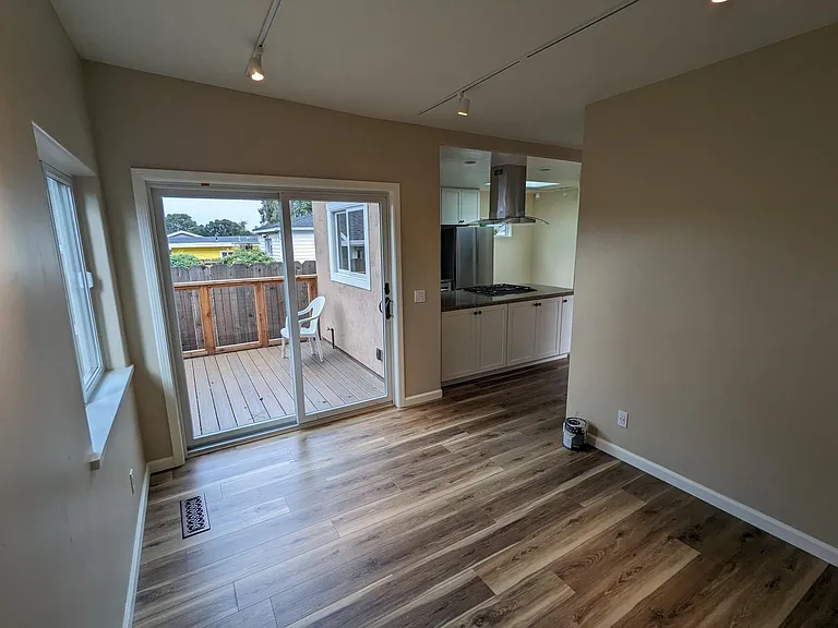1090 Wanda Ave #B — Photo 10