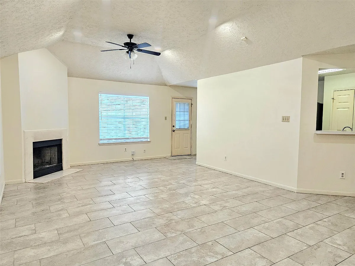 Building Photo - 13814 Dentwood Dr