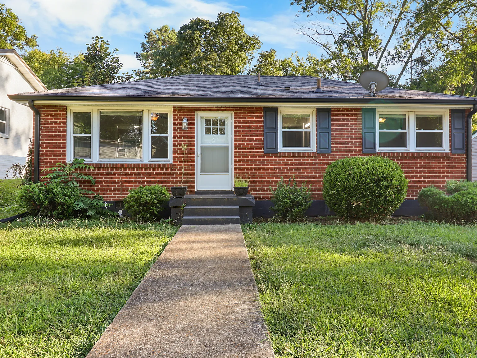 3 bed, 912 sqft, $1,275 — Photo 1