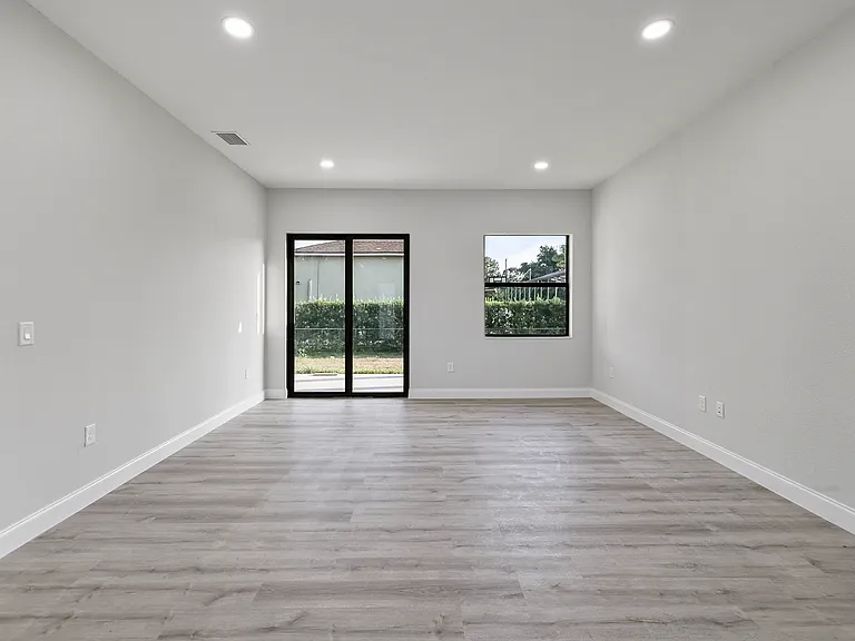 4701 Leonard Blvd S — Photo 10