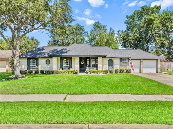 904 Sandringham Dr, Friendswood, TX 77546