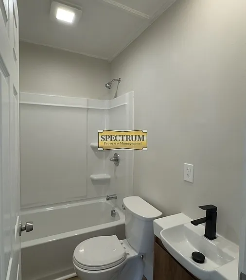 11 Gray St #2 — Photo 4