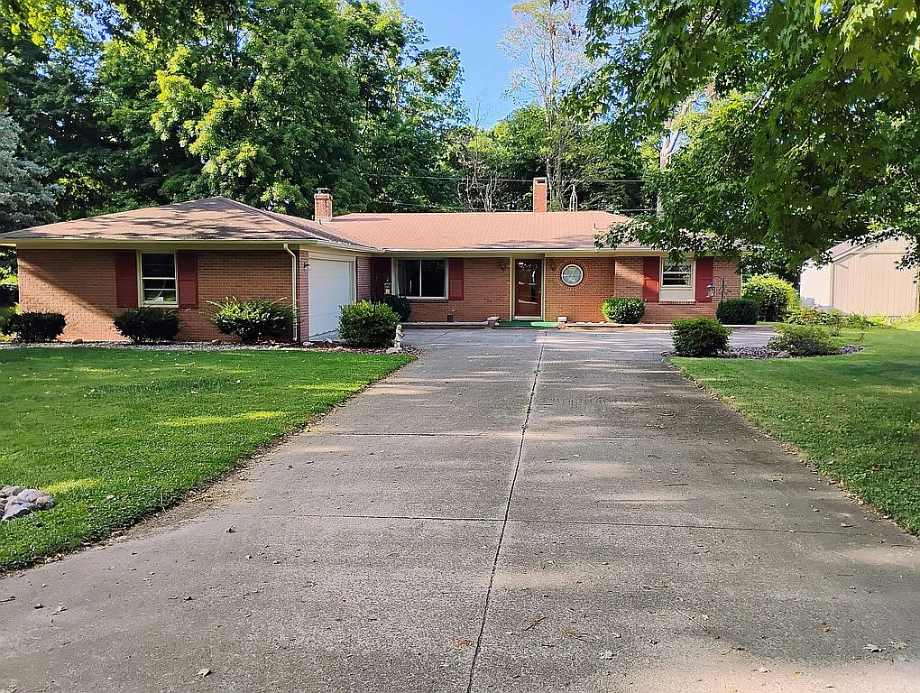 2112 E Memory Ln photo 1