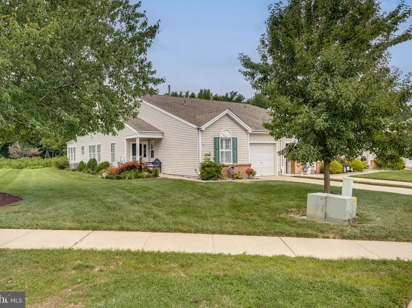 30 Raleigh Dr, Mount Laurel, NJ 08054