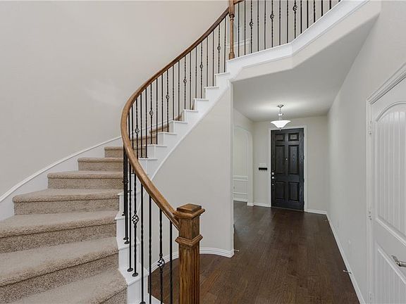5th image of 2469 Valley Glen Dr