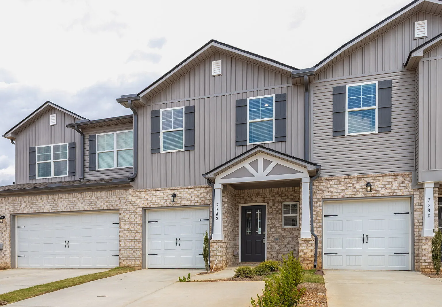 3 bed, 2.5 bath, 1500 sqft, $1,720 — Photo 1