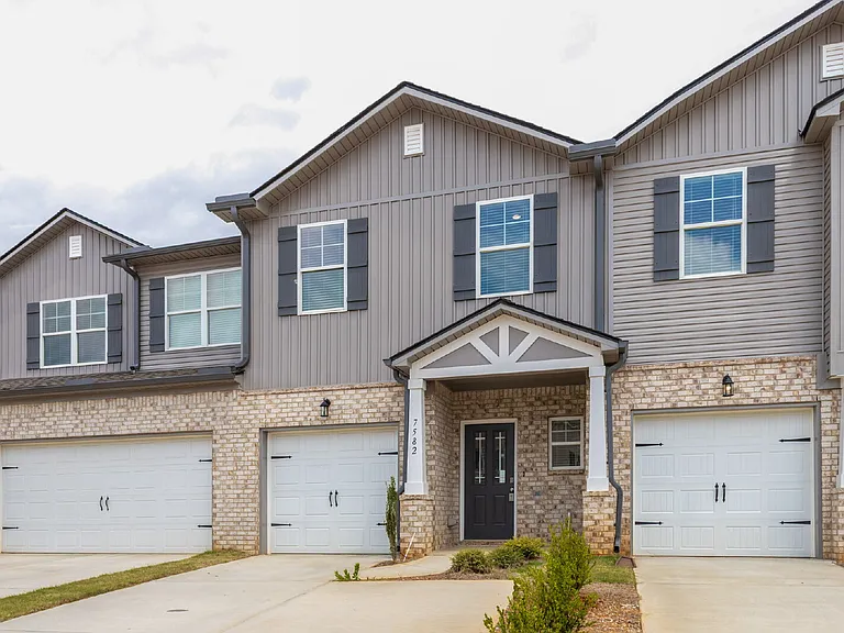 7582 Discovery Point Dr NW — Photo 1