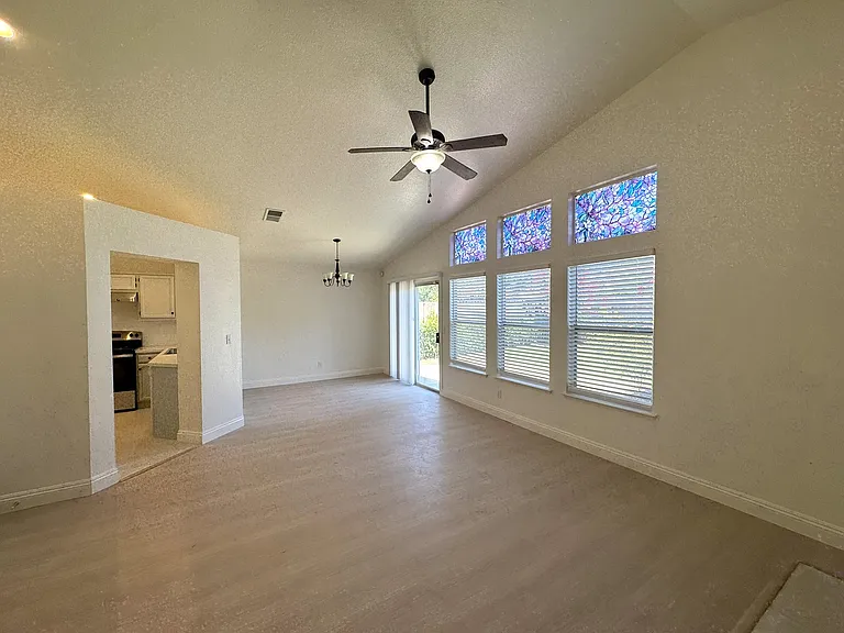 2304 E Decatur Ave — Photo 3