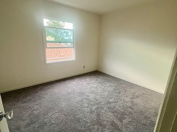 5th image of 424 Stannage Ave