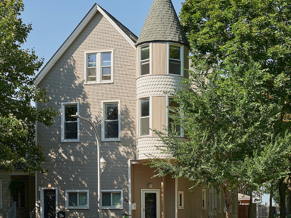 1st image of 3058 N Hoyne Ave #1F