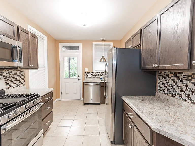 1609 Westfield St — Photo 33