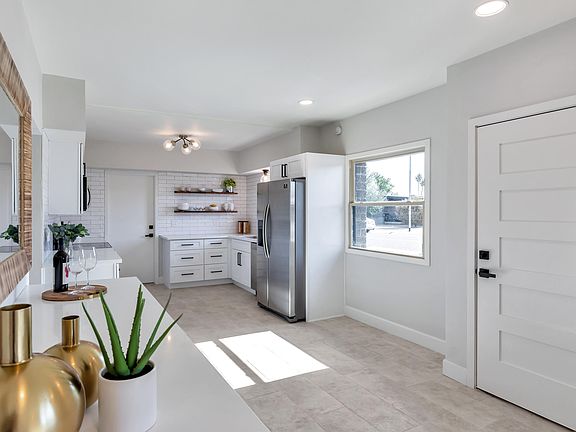 3rd image of 3638 E Shaw Butte Dr