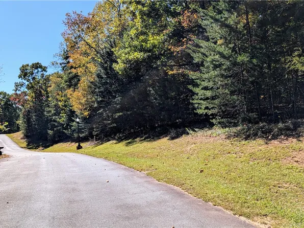 211 Serenity Dr, Pickens, SC 29671