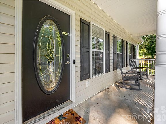 3rd image of 210 Pinewood Ln