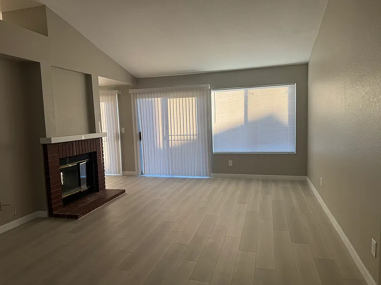 7447 Palermo Ave — Photo 4