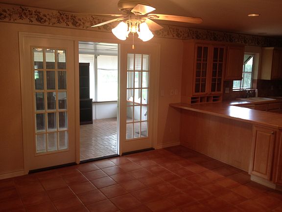3rd image of 434 Oak Glen Dr