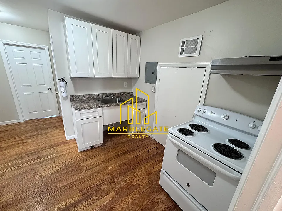 384 Sanford Ave #33