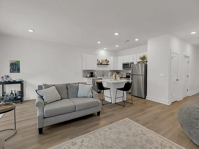 1549 Evergreen St — Photo 6
