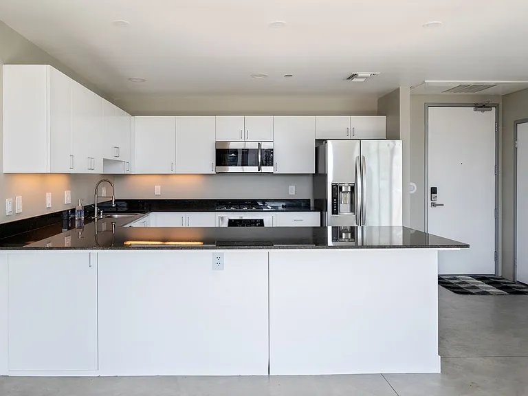 285 W 6th St #518 — Photo 12
