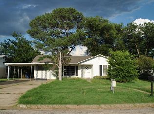 211 Ohio Ave, Graham, TX 76450
