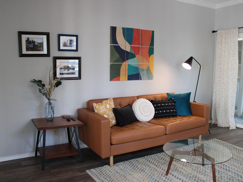 This cute townhome comes fully furnished and equipped with everything you need for an enjoyable stay in central Austin