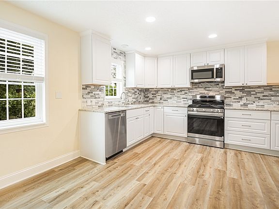3rd image of 904 Obrien St