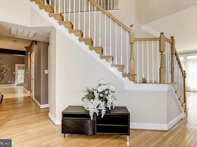 305 Flannery Ln — Photo 2