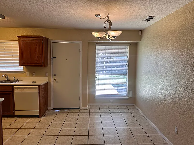 3834 Purdue Ln — Photo 6