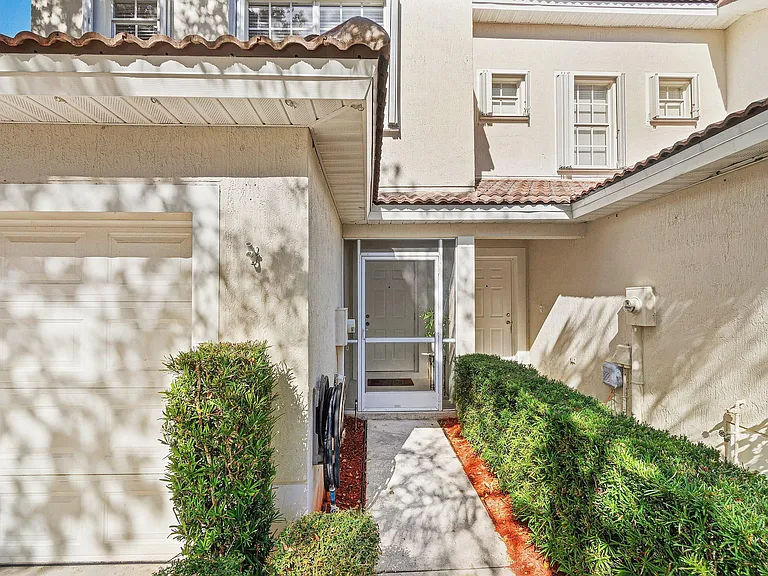 9911 Porta Leona Ln — Photo 8