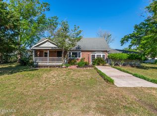 106 7th St S, Carolina Beach, NC 28428