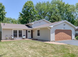 820 S 10th Ave, St Charles, IL 60174
