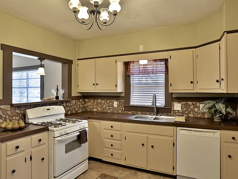 825 Palm St — Photo 11