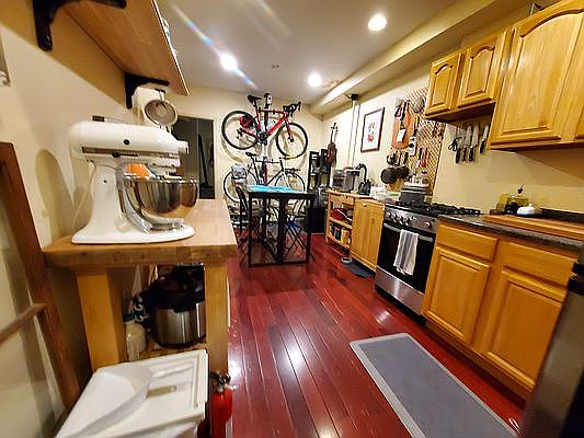 4th image of 293 20th St #2A