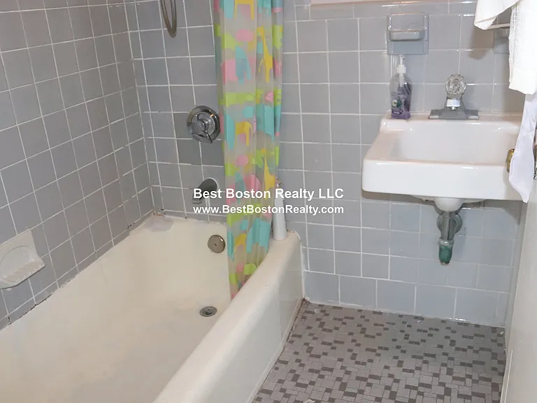 222 Banks St #3 — Photo 4
