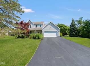 1 Cephalonia Dr, Niskayuna, NY 12309