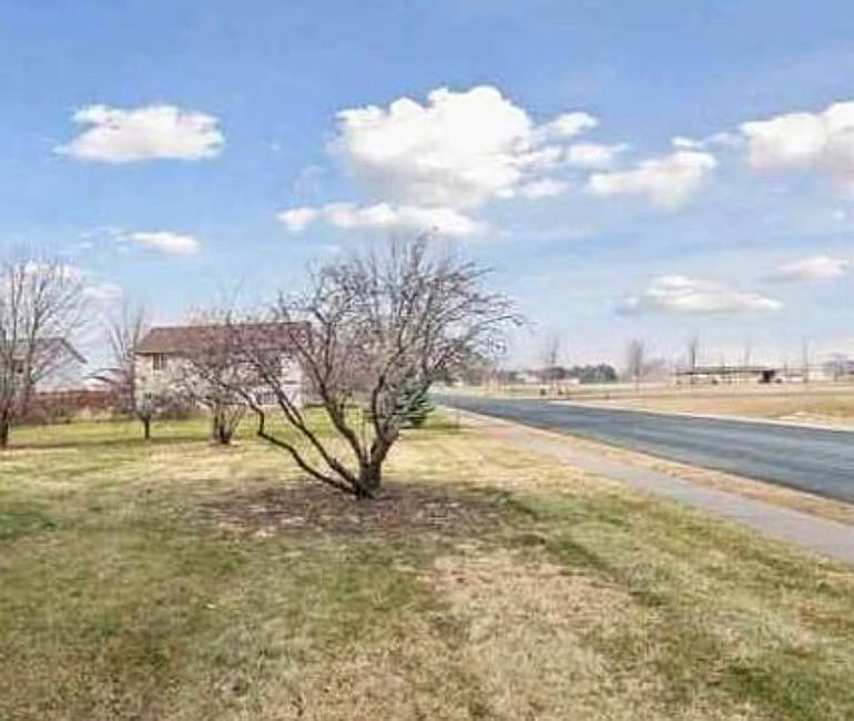 Exterior Neighborhood (street photo)