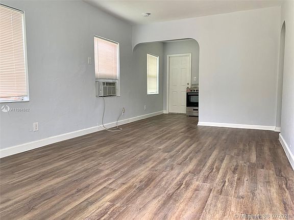 3rd image of 2319 Madison St #21