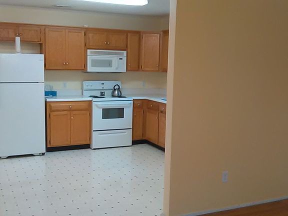 2nd image of 1651 Hope Ln