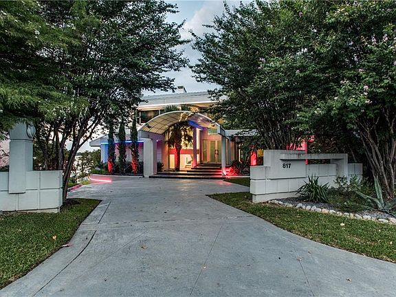 3rd image of 817 N Shore Dr